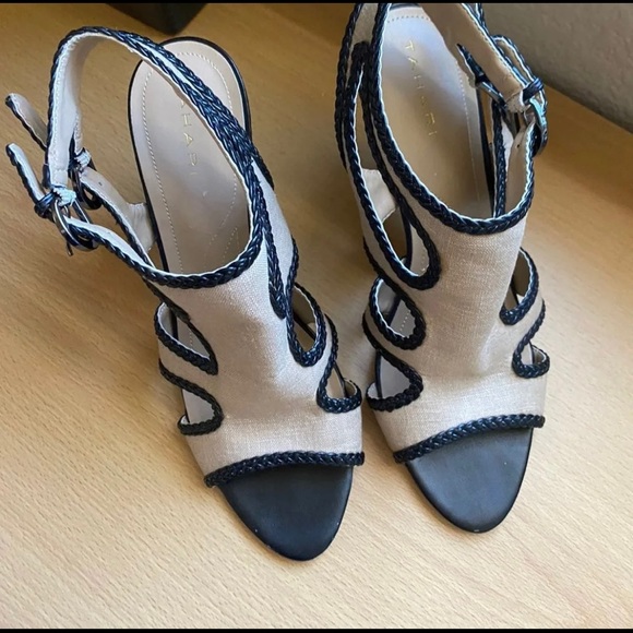 Tahari 7 1/2 M Black leather and Tan Heels - Picture 3 of 7